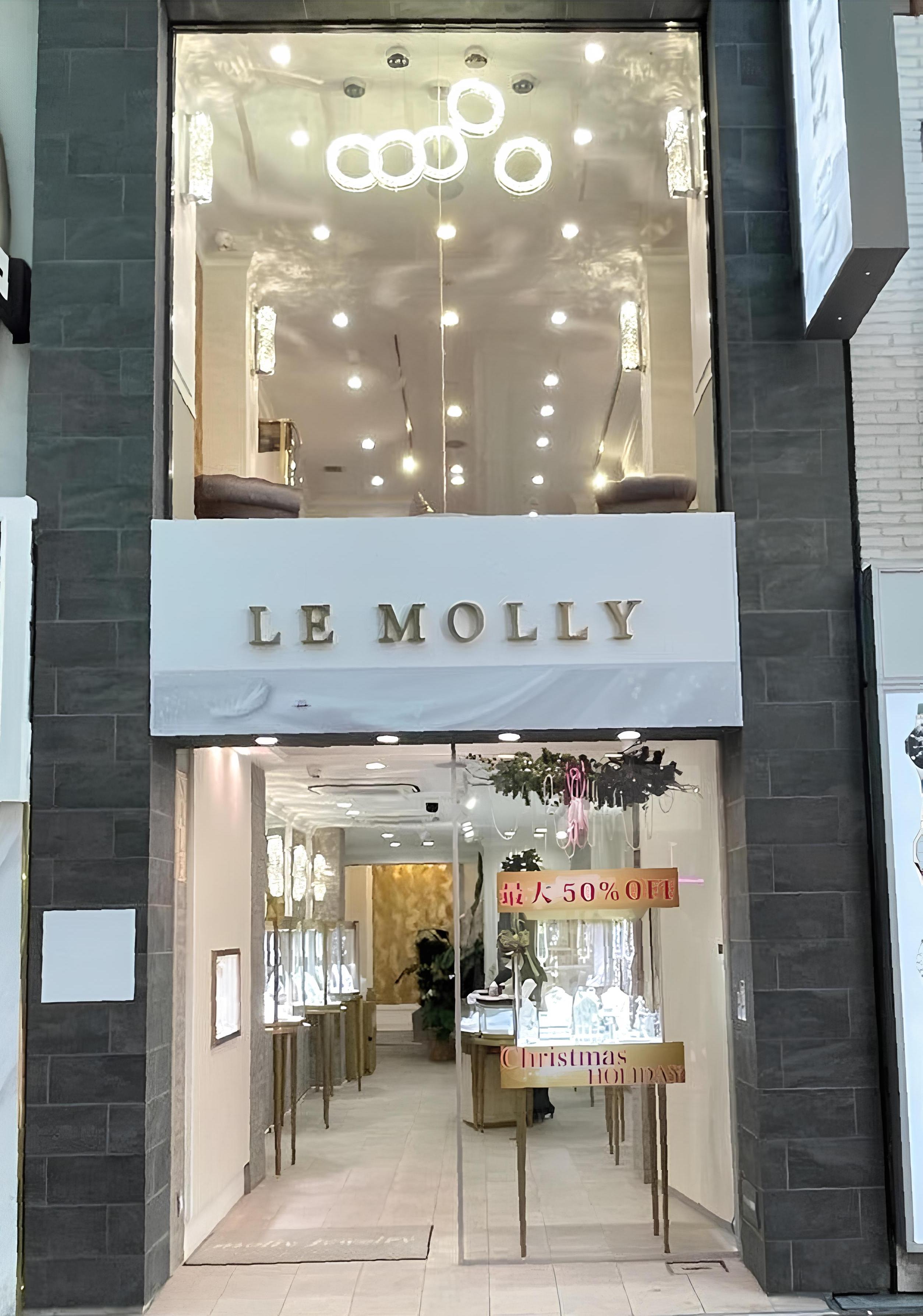 LE MOLLY心斎橋店の入口